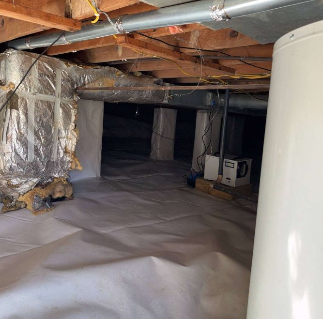 Lexington KY crawl space encapsulation with vapor barrier and installed dehumidifier system
